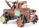 Carrinho de Controle Remoto Oficial do Tow Mater com Giro de 360° e Efeito de Fumaça com Luzes